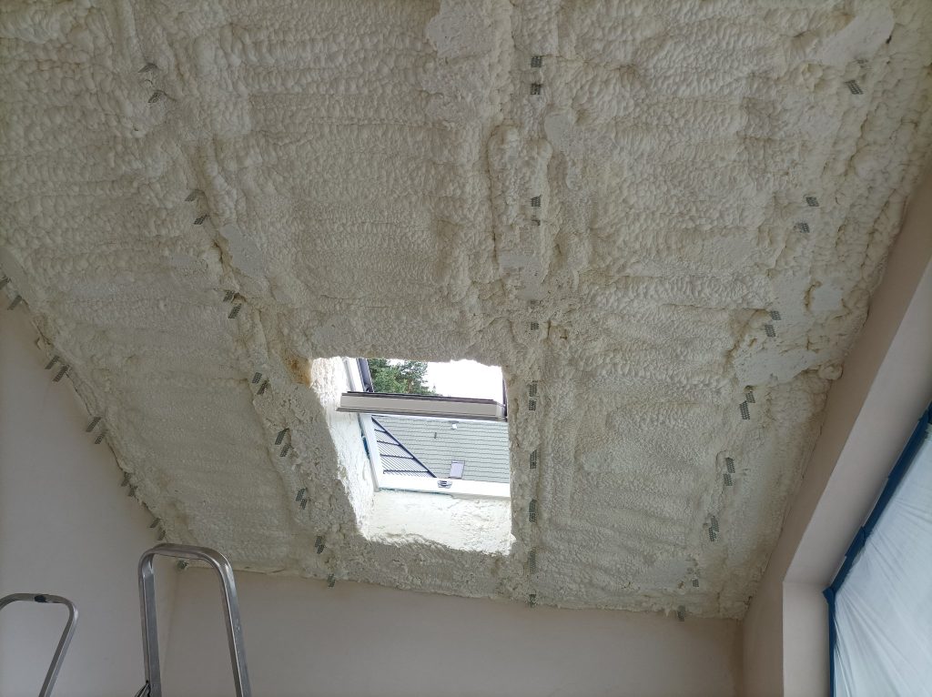 Ocieplanie poddaszy pianą PUR