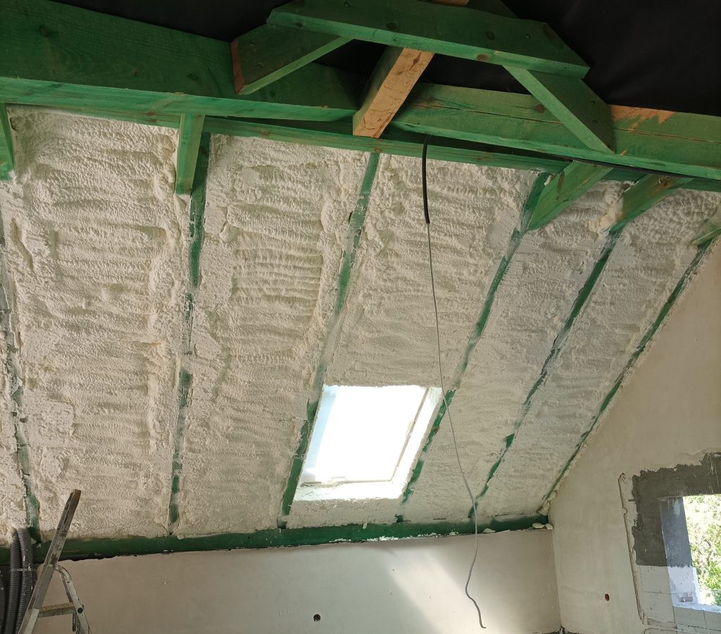 Ocieplanie poddaszy pianą PUR